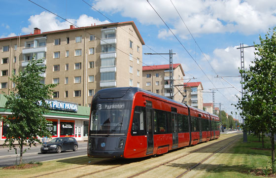 Tampere tram at Sammonkatu green track.